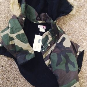 2 Brand new Dog Coats Theo and Woolrich size L and Xl